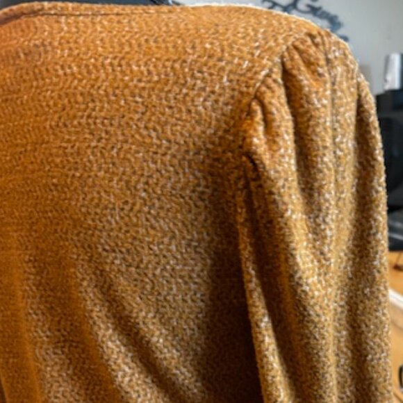EUC like new puff long sleeve shirt/blouse color is cognac - Picture 5 of 8